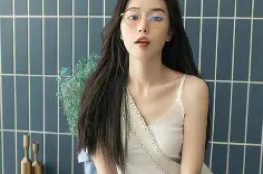 网红密子君吃播“翻车”被质疑“又当又立”网友：好感全无