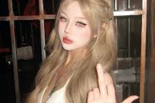 大瓜！曝某95后顶流女星自称是合作男演员的女友对方受不了死缠烂打拉黑了她